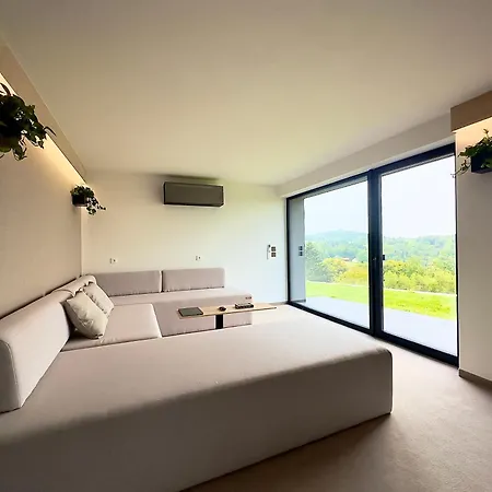 Villa The East House One Lapanow