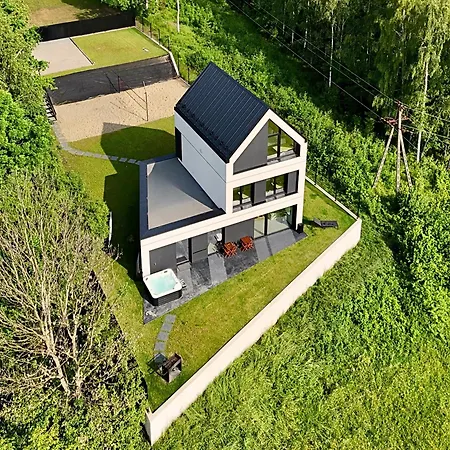 The East House One ヴィラ Lapanow